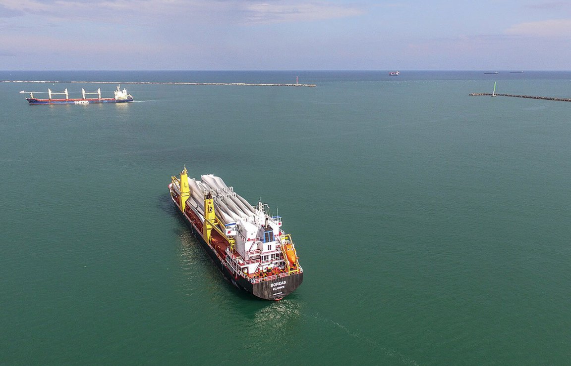 BOREAS loading Wind Turbine Blades